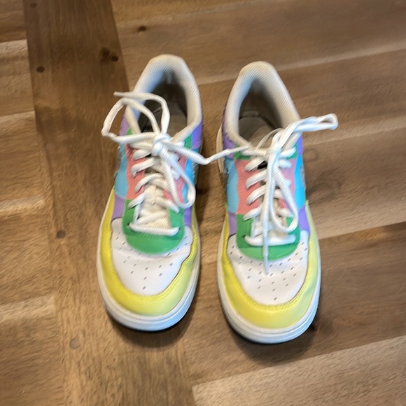 Nike Air Force 1 LV8 1 kids shoes. - Picture 3 of 11
